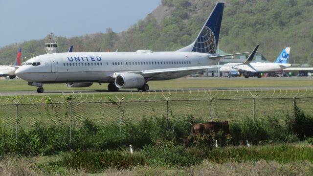 Boeing 737-800 (N38257)