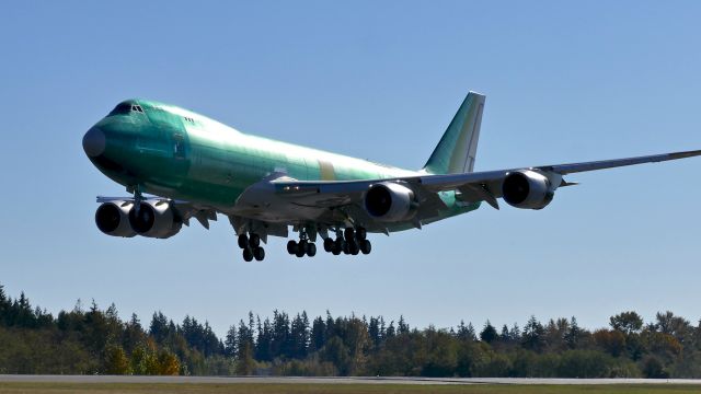 BOEING 747-8 (N613UP) - BOE538 on short final to Rwy 34L to complete a B1 flight on 10.16.18. (ln 1550 / cn 64259).