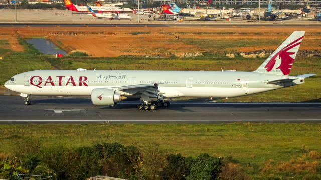 Boeing 777-200 (A7-BAZ) - Boeing 777-300ER