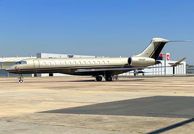BOMBARDIER BD-700 Global 7500 (N998R)