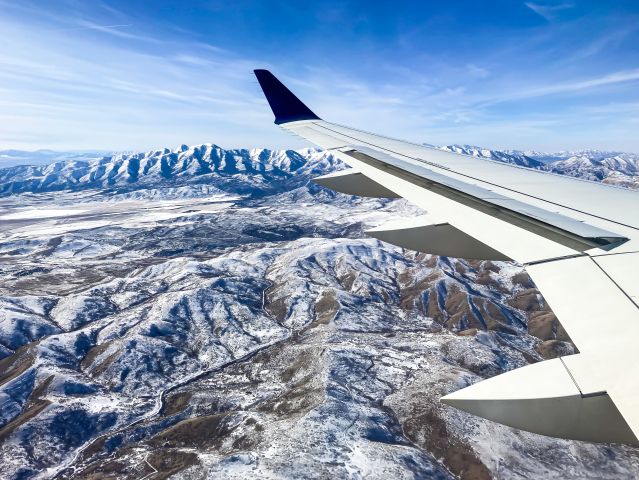 OSKBES-MAI Kityonok (N305DU) - Onboard the brand new Airbus A220-300 from DEN-SLC. Here’s a quick look at the gorgeous approach into Salt Lake for Rwy 34R