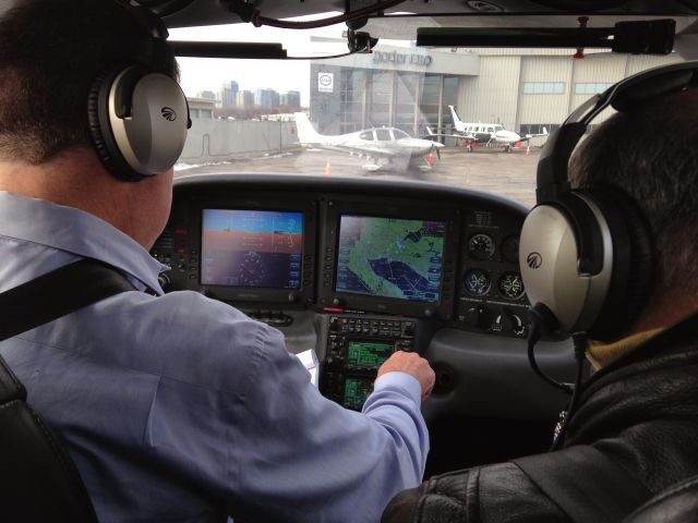 Cirrus SR-22 (N720EC) - Preflight out of Billy Bishop Toronto City Airport (IATA: YTZ, ICAO: CYTZ)