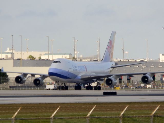 Boeing 747-400 (B-18709)