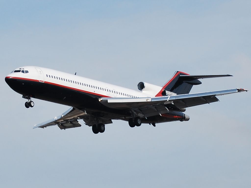 BOEING 727-200 (N727NK) - Landing on runway 23 (Charlotte, NC) - 2/10/09