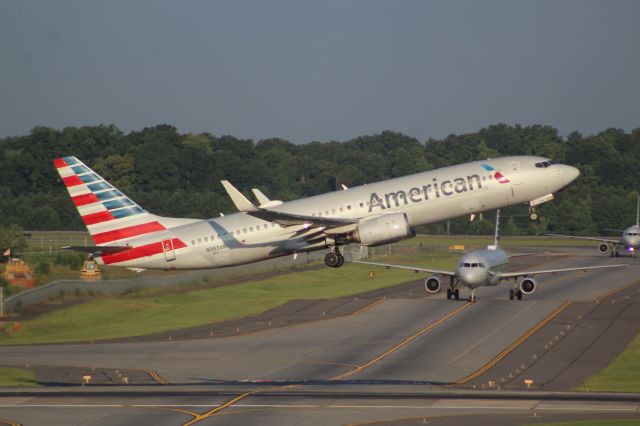 Boeing 737-800 (N983AN)