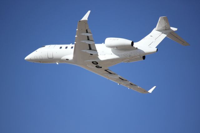 Bombardier Challenger 300 (N546XJ)