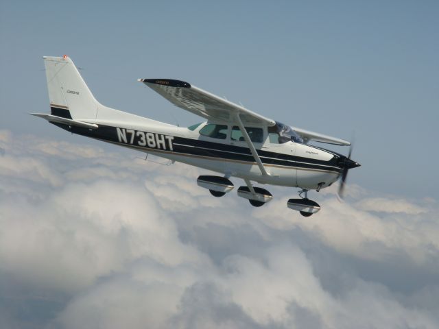 Cessna Skyhawk (N738HT)