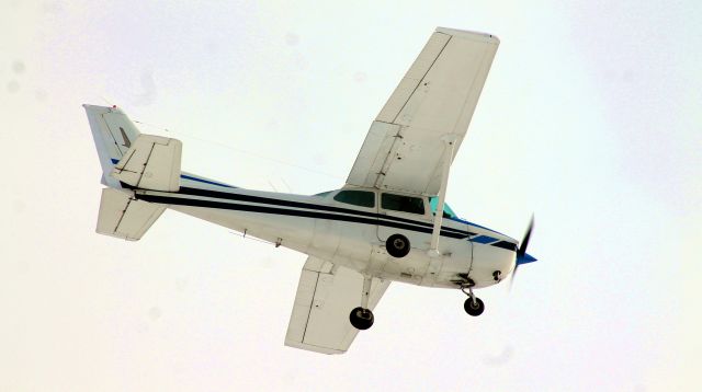 Cessna Skyhawk (N5299D) - N5299D practicing approaches on runway 24 on February 8, 2014.