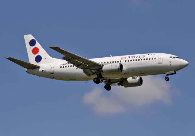 BOEING 737-300 (YU-ANF)