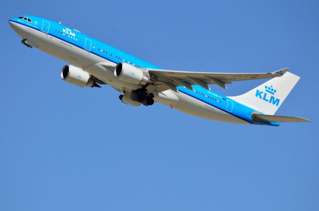 Airbus A330-200 (PH-AON) - KLM - PH-AON - A330-200 - Departing DFW(Dallas,TX USA) - 06/02/2013