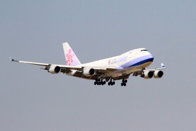 Boeing 747-400 (B-18715)