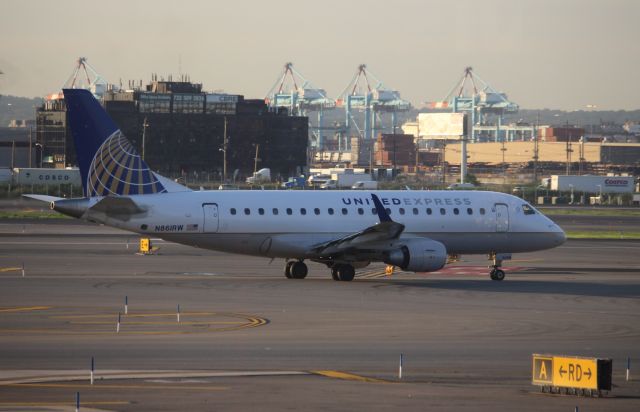 Embraer 170/175 (N861RW)