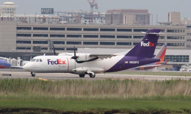 Aerospatiale ATR-42-300 (N920FX)