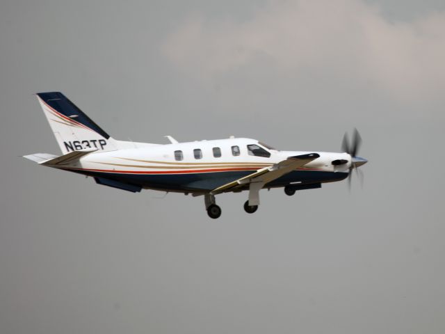 Socata TBM-700 (N63TP) - Take off runway 06.