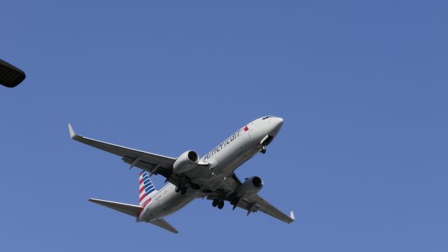 Boeing 737-800 (N960NN)