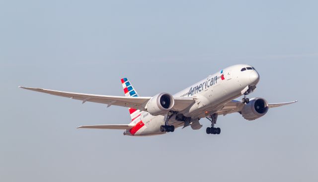 Boeing 787-8 (N819AN) - Spotted at KPHX on December 12, 2020br /40th street and University