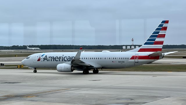 Boeing 737-800 (N892NN)