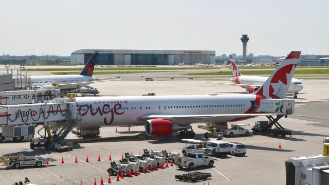 BOEING 767-300 (C-GHLA) - Air Canada Rouge Boeing 767-35H(ER) C-GHLA in Toronto 