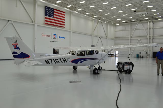 Cessna Skyhawk (N716TH)