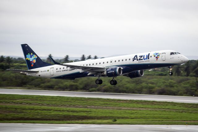 Embraer ERJ-190 (PR-AXA)