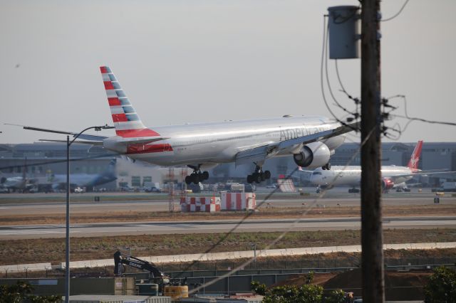 BOEING 777-300ER (N720AN)