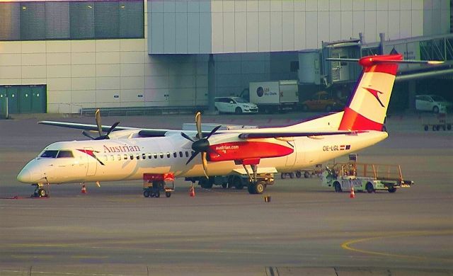 de Havilland Dash 8-400 (OE-LGL)