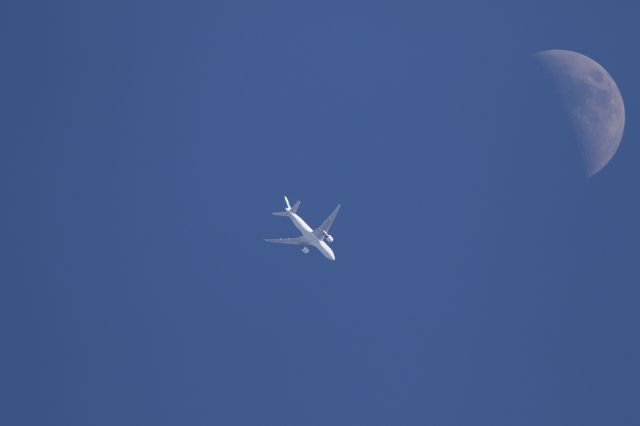 Boeing 777-200 (B-HNL) - 11 July 2016 Overflying Hakodate Airport(HKD):CTS-HKG.