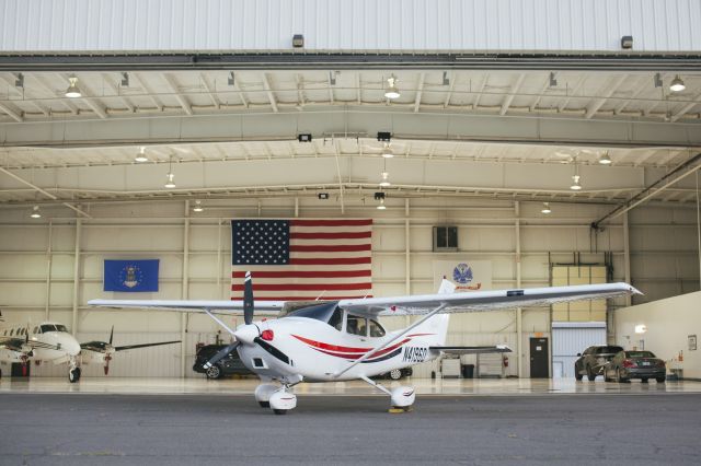 Cessna Skylane (N4196D)