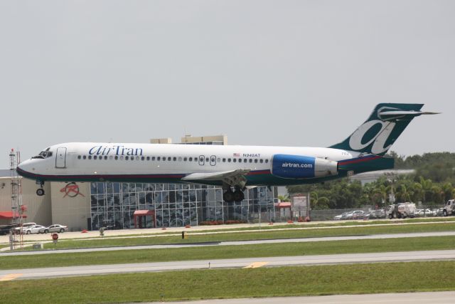 Boeing 717-200 (N940AT) - AirTran Flight 296 (N940AT) arrives at Sarasota-Bradenton International Airport following a flight from Hartsfield-Jackson International Airport