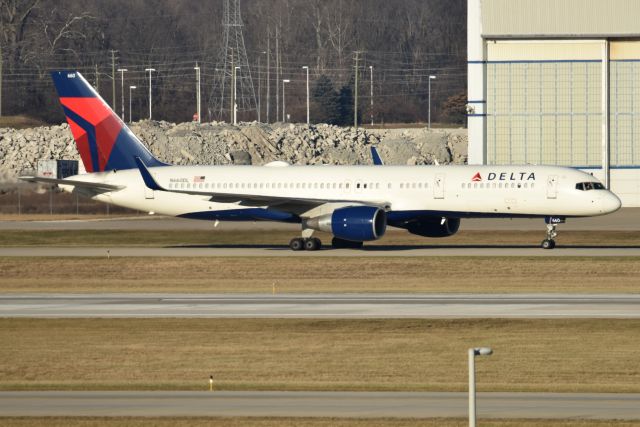 Boeing 757-200 (N660DL) - 01-11-22