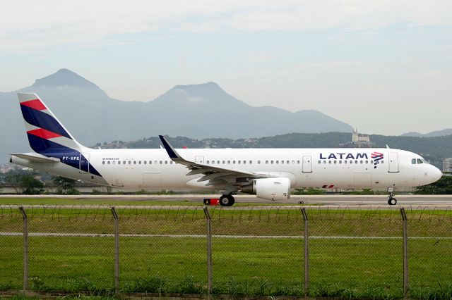 Airbus A321 (PT-XPE)