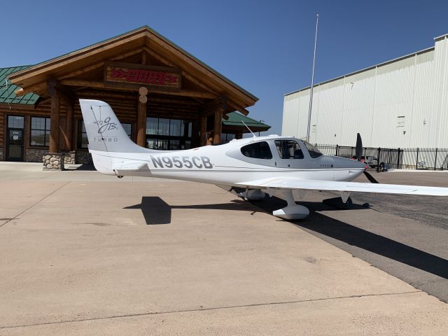 Cirrus SR-22 (N955CB)