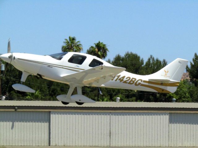 PAI Lancair ES (N142BG) - Taking off RWY 24