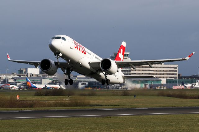 Airbus A220-300 (HB-JCT) - SWR391 departing to ZRH