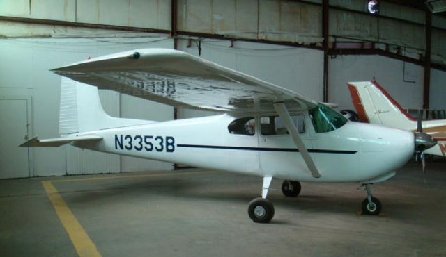 Cessna Skylane (N3353B)