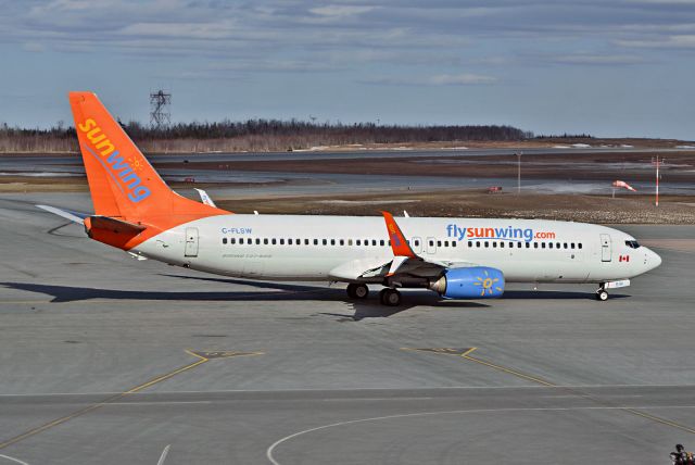 Boeing 737-800 (C-FLSW)