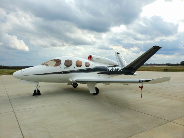 Cirrus Vision SF50 (N697DC)