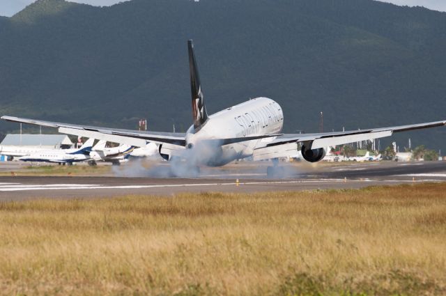 BOEING 767-300 (C-FMWY)