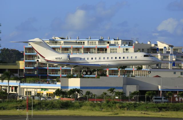 Bombardier Global Express (N212LF)