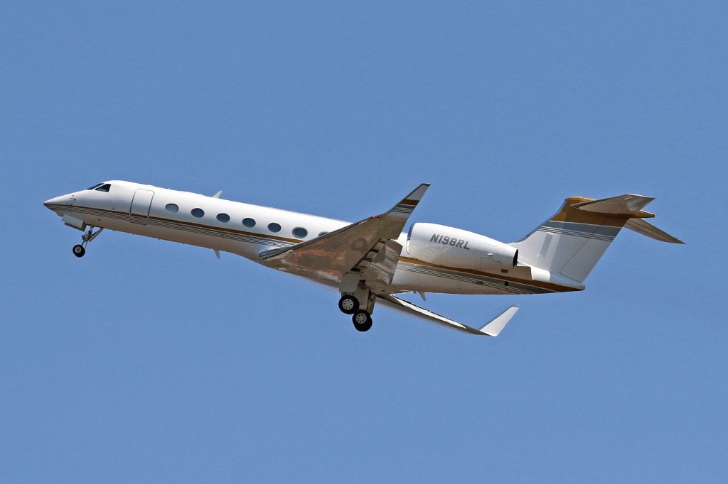 Photo of Gulfstream V (N198RL) - FlightAware