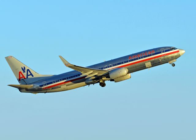 Boeing 737-800 (N962AN)