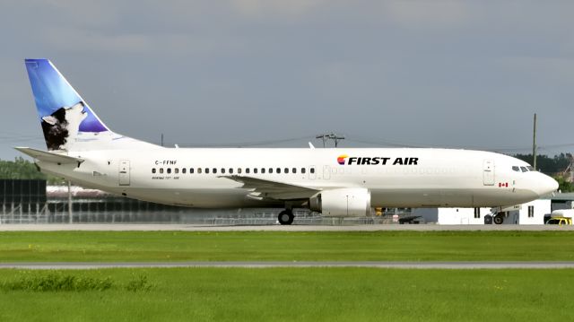 BOEING 737-400 (C-FFNF)