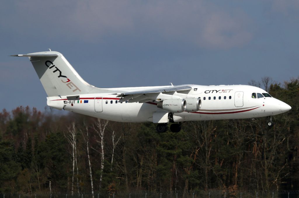 Avro Avroliner (RJ-85) (EI-RJT)