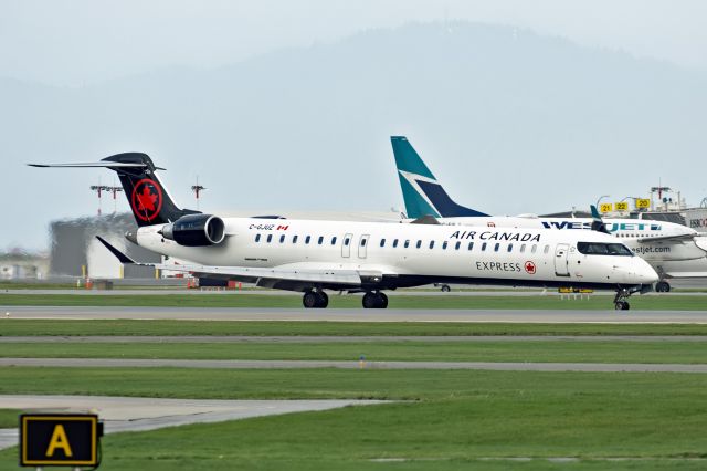 Canadair Regional Jet CRJ-900 (C-GJUZ)