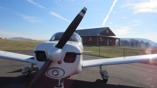 Piper Cherokee (N8727N)