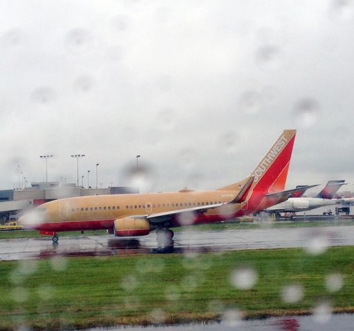 Boeing 737-700 (N714CB) - A different version of Southwest Airlines lands at the Hartsfield-Jackson Atlanta International Airport, Atlanta, GA