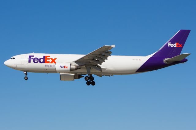 Airbus A300F4-600 (N657FE)