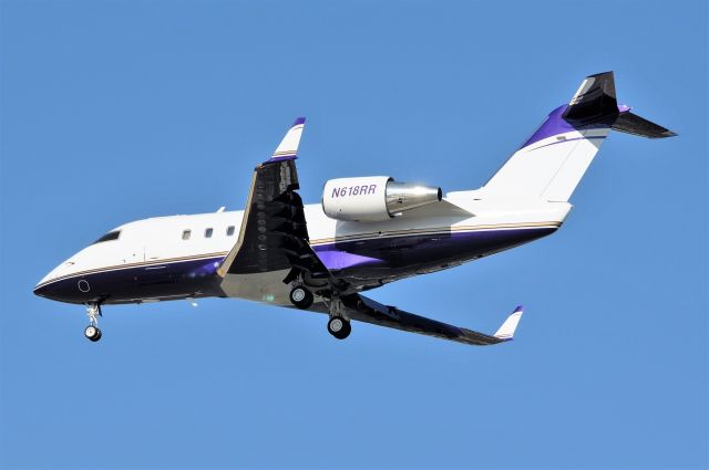 Canadair Challenger (N618RR) - Beautifully painted 1988 build CL-600-2B16, S/N 5022, Owned by: Fat Boy Leasing LLC, shown landing 23-R at KIND earlier this morning (10-19-17)