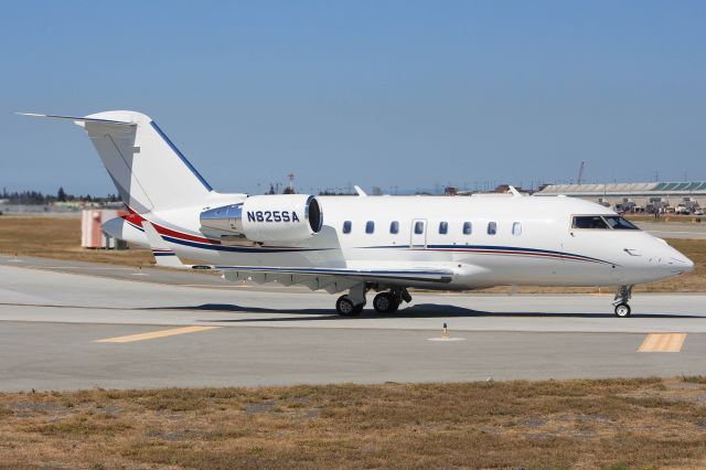 Canadair Challenger (N825SA)