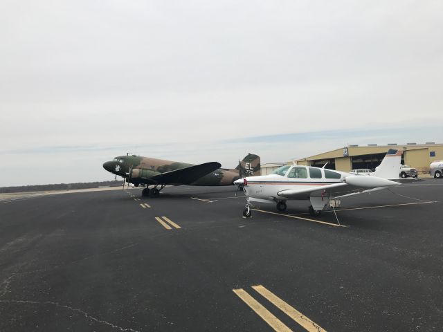 Beechcraft Bonanza (33) (N4533S)